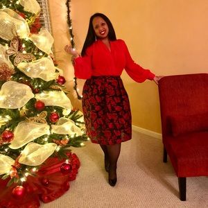 Eva Mendes black and red floral skirt